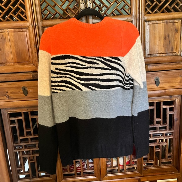 THML KELLY COLOR BLOCK DETAILED SWEATER ~ SIZE MEDIUM ~ NWOT - Picture 2 of 8